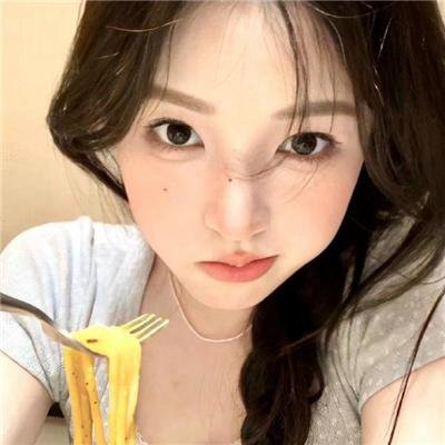 龙纹身的女孩